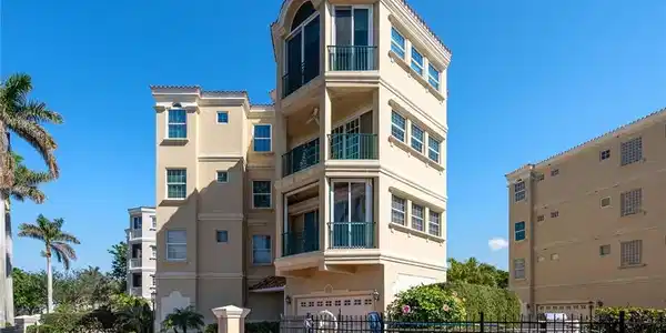 11160 Harbour Yacht CT