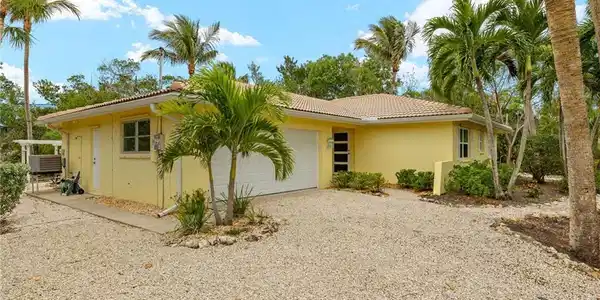 1018 S Yachtsman DR