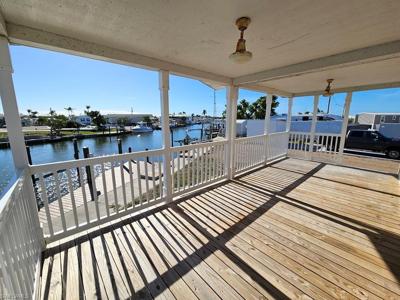 3763 Dewberry LN