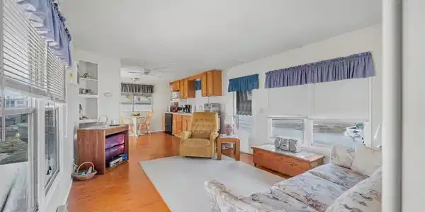 329 Lantern LN