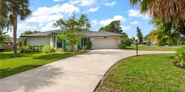 1704 Coral WAY