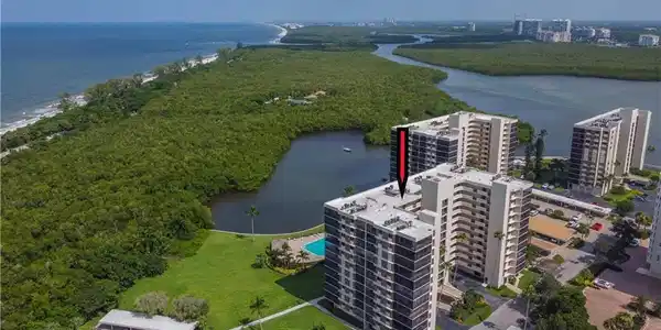 Image 2: Vanderbilt Surf Colony 1