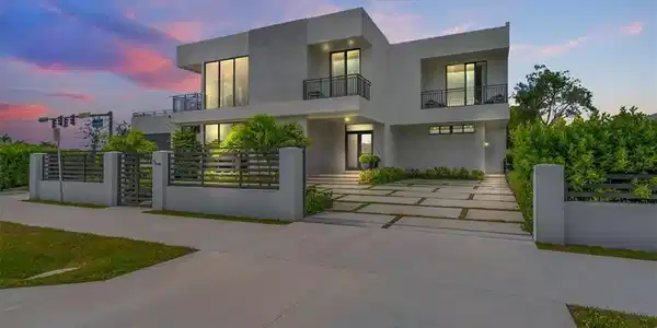 10 Cushing LN