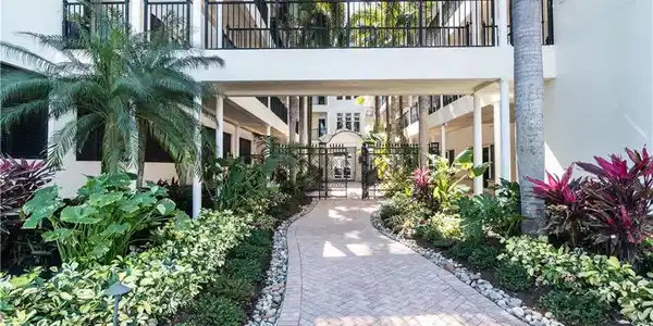1400 Gulf Shore BLVD N