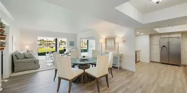 383 HARBOUR DR
