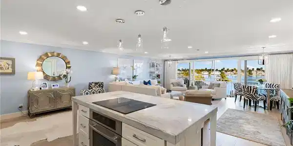 2800 Gulf Shore BLVD N