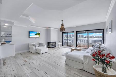 410 La Peninsula BLVD