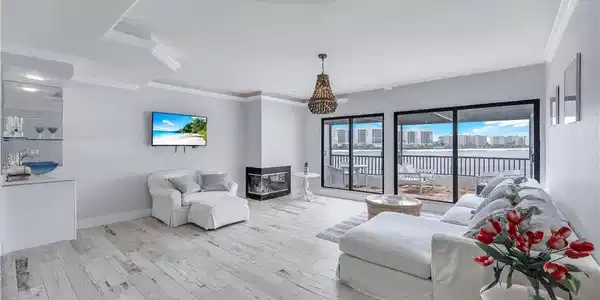 410 La Peninsula BLVD