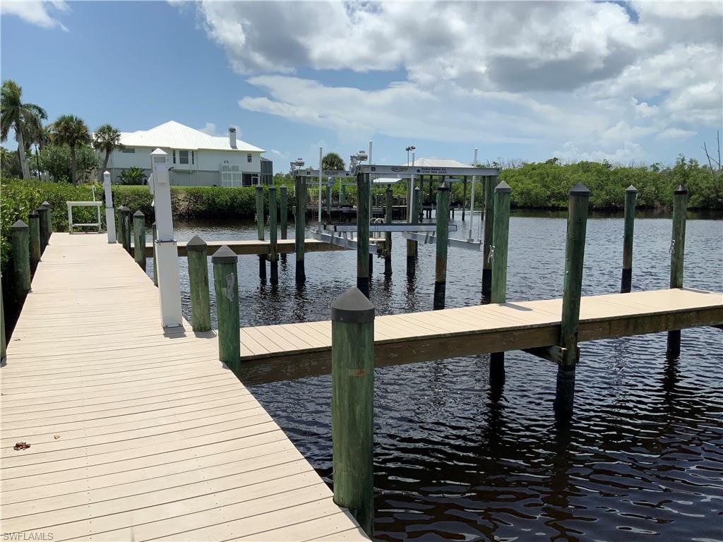 Image 2: Docks  2 come with home