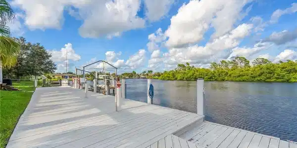 Image 4: 80 ft. Dock
