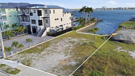 475 Estero BLVD