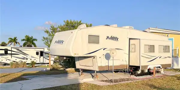Image 3: Side View