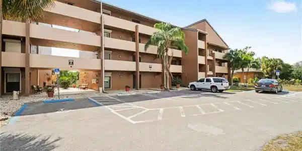 2069 W Lakeview BLVD