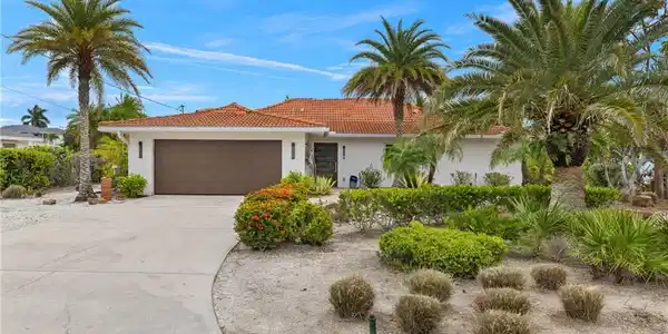 1658 Sabal Palm DR