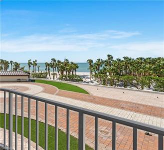 8111 Bay Colony DR