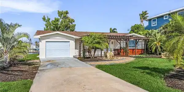 2579 Sanibel BLVD