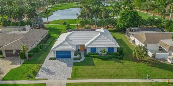 1370 Bayport AVE