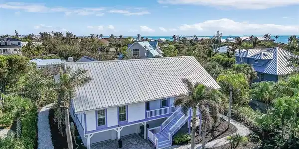 345 E Gulf DR