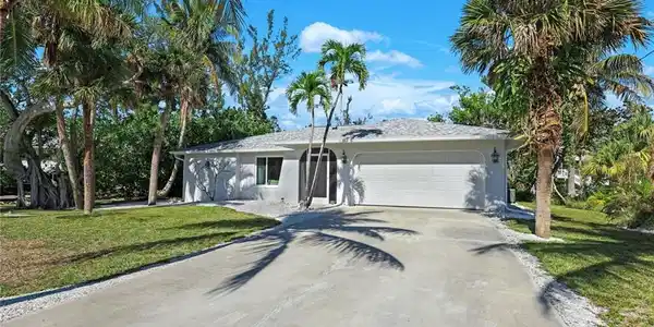 2115 Sunset CIR