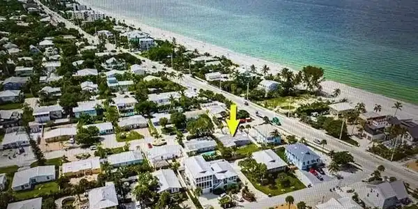 111 Hibiscus DR