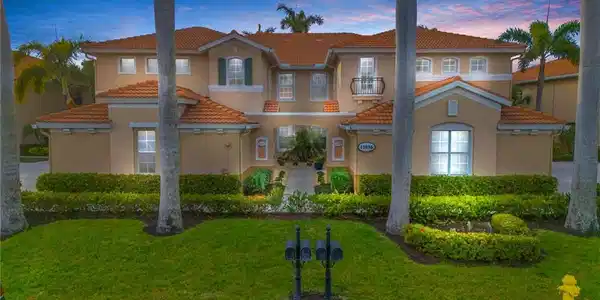 11036 Harbour Yacht CT