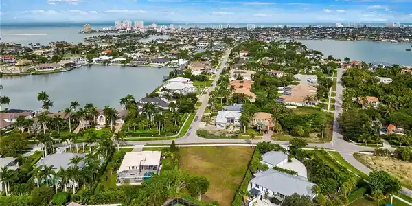 839 Inlet DR