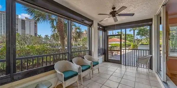 8720 Bay Colony DR