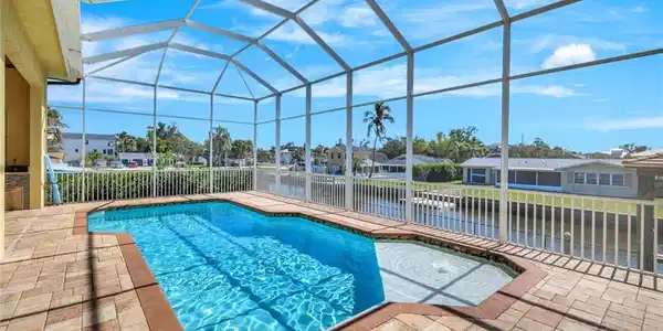 4821 Tarpon AVE