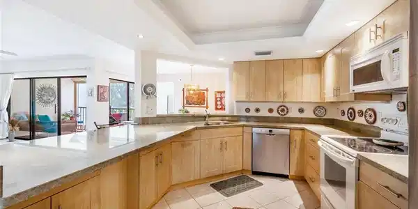 592 Beachwalk CIR