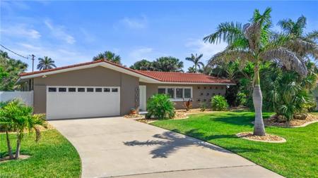 1017 Dolphin DR