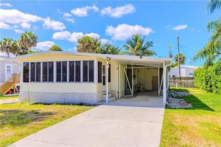 8 Henderson DR