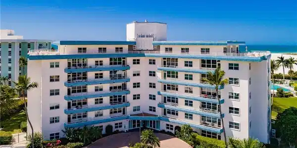 220 Seaview CT
