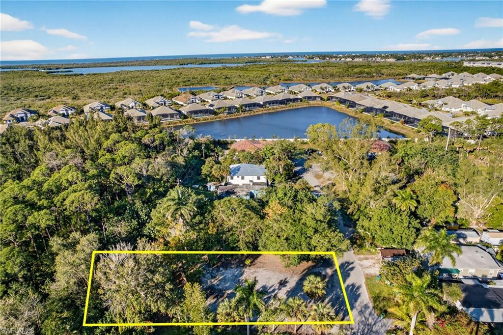 Image 4: Located just minutes from the white sands of Naples Beach, Naples Botanical Garden, Celebration Park, Tin City, Third Street South, and the world-class shopping, dining, and entertainment of Fifth Avenue South.