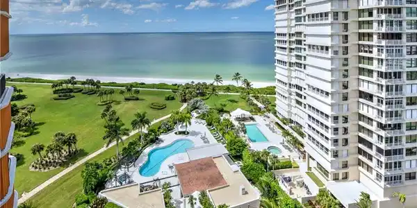 4251 Gulf Shore BLVD N