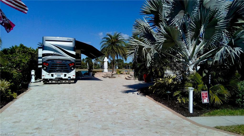 Image 2: View of decorative driveway