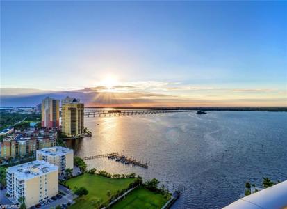 3000 Oasis Grand BLVD