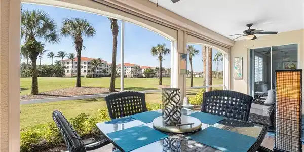 11060 Harbour Yacht CT