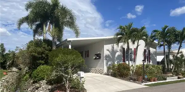 5517 Salem LN