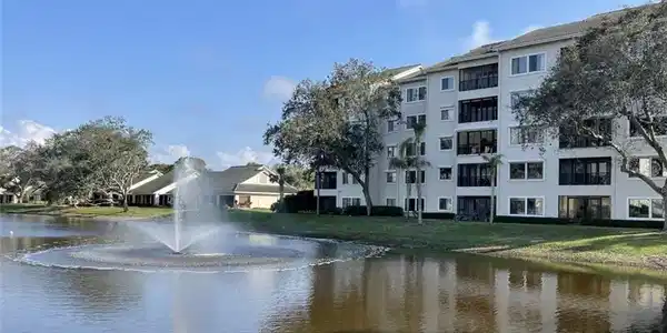900 Arbor Lake DR