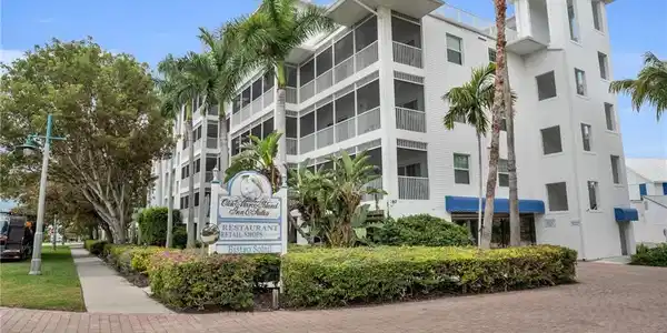 140 Palm ST
