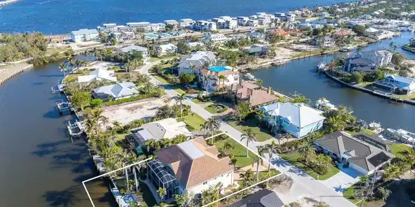 880 Limpet DR