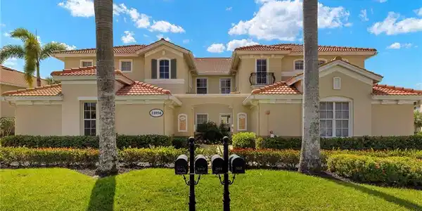 11056 Harbour Yacht CT
