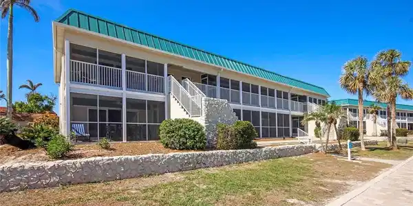 827 E Gulf DR