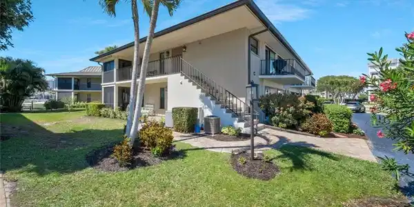 900 Huron CT