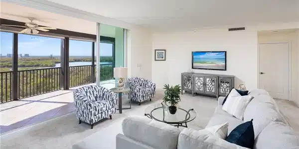425 Cove Tower DR