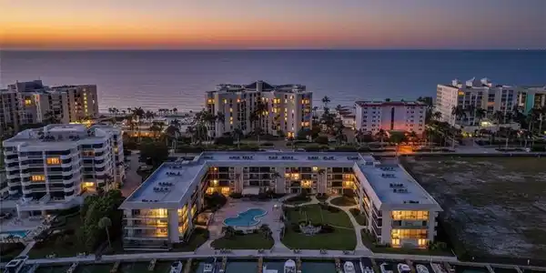 3200 Gulf Shore BLVD N