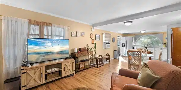 5 Henderson DR