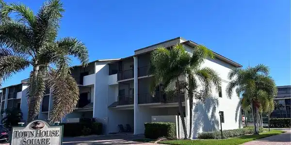Image 2: View of apartment building / complex