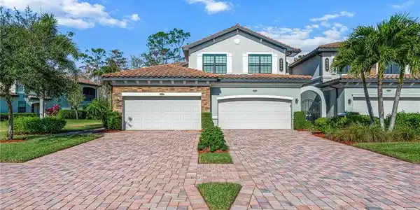 9476 Casoria CT
