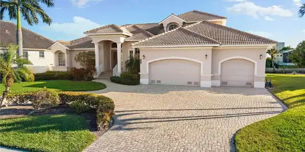 757 Bluebonnet CT